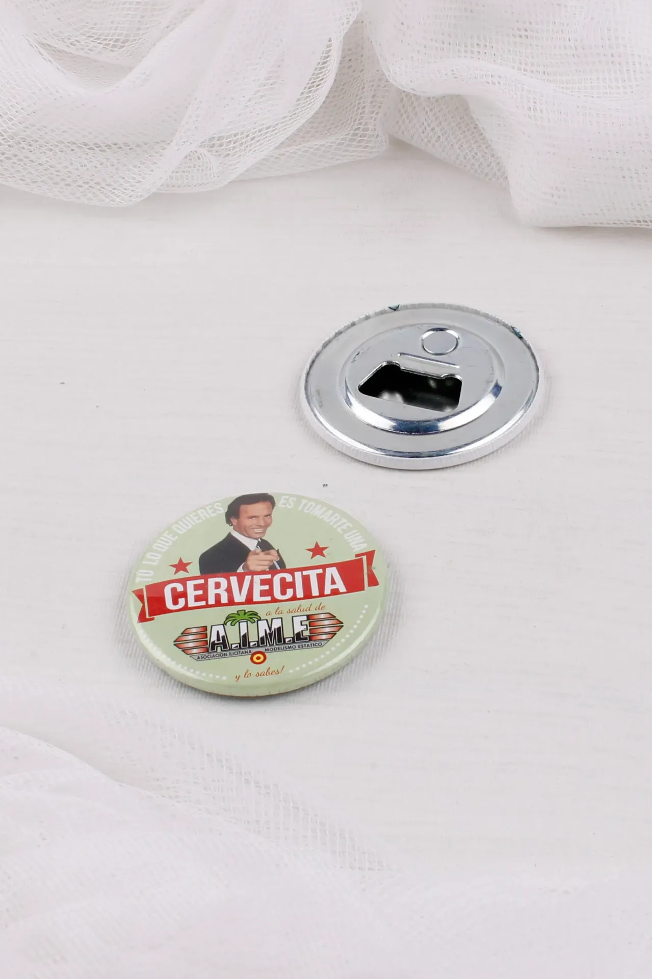 Brinda y Recuerda · Chapa abridor imán 59mm