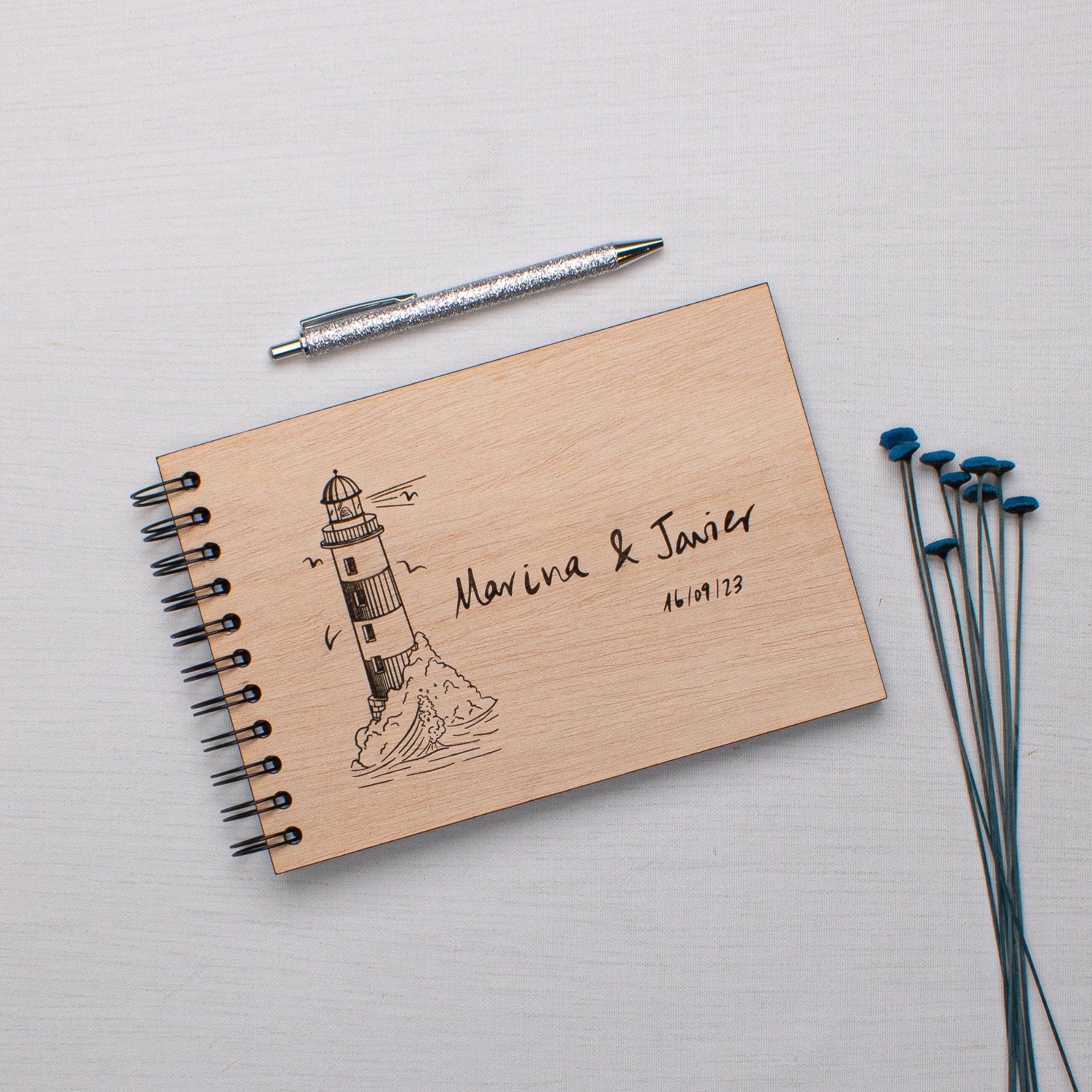 Recuerdos que se guardan · Álbum de firmas madera 15x20