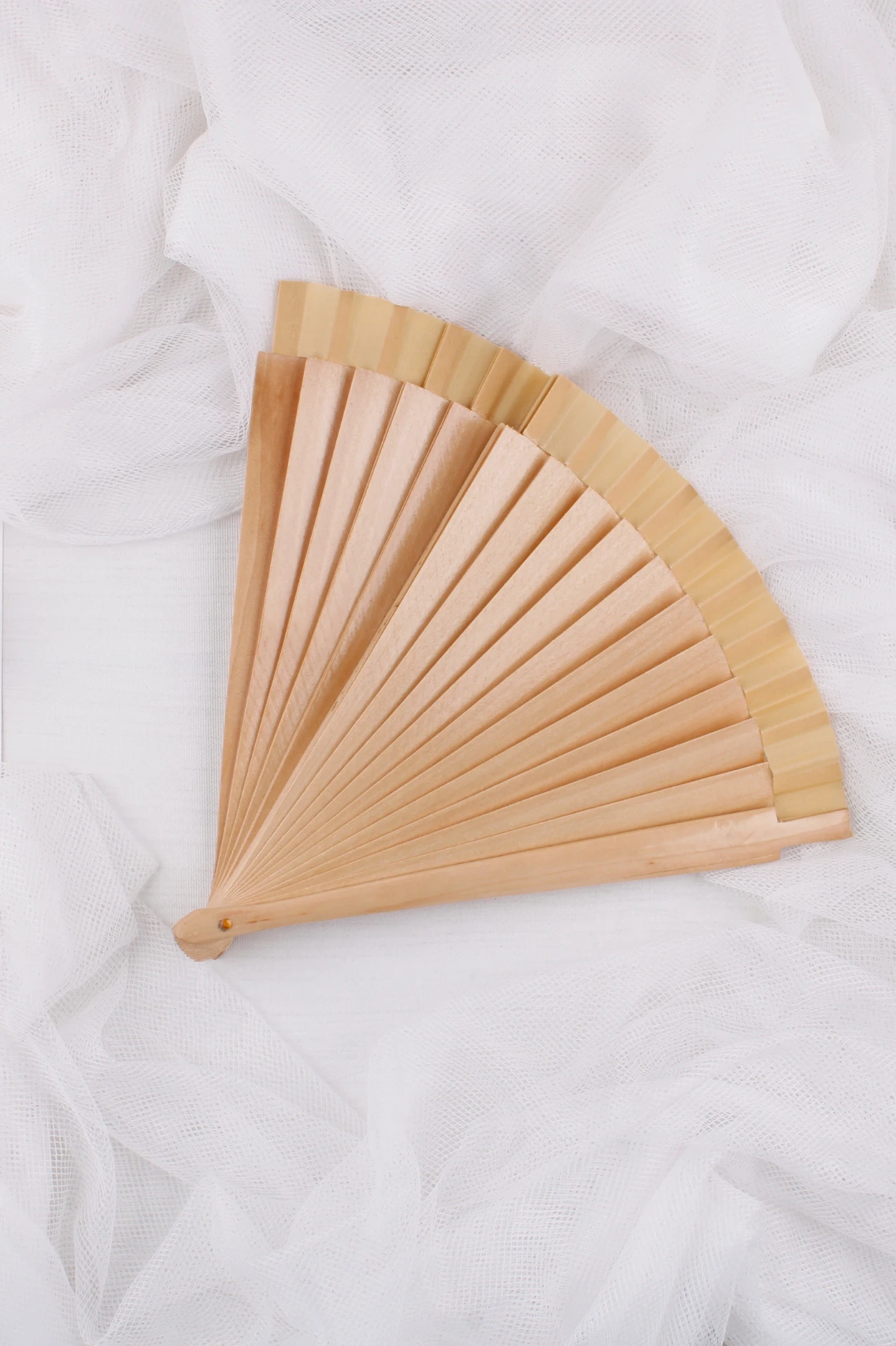 ABANICO CREMA PERSONALIZADO GRABADO VARILLAS CENTRALES Y VARILLA LATERAL