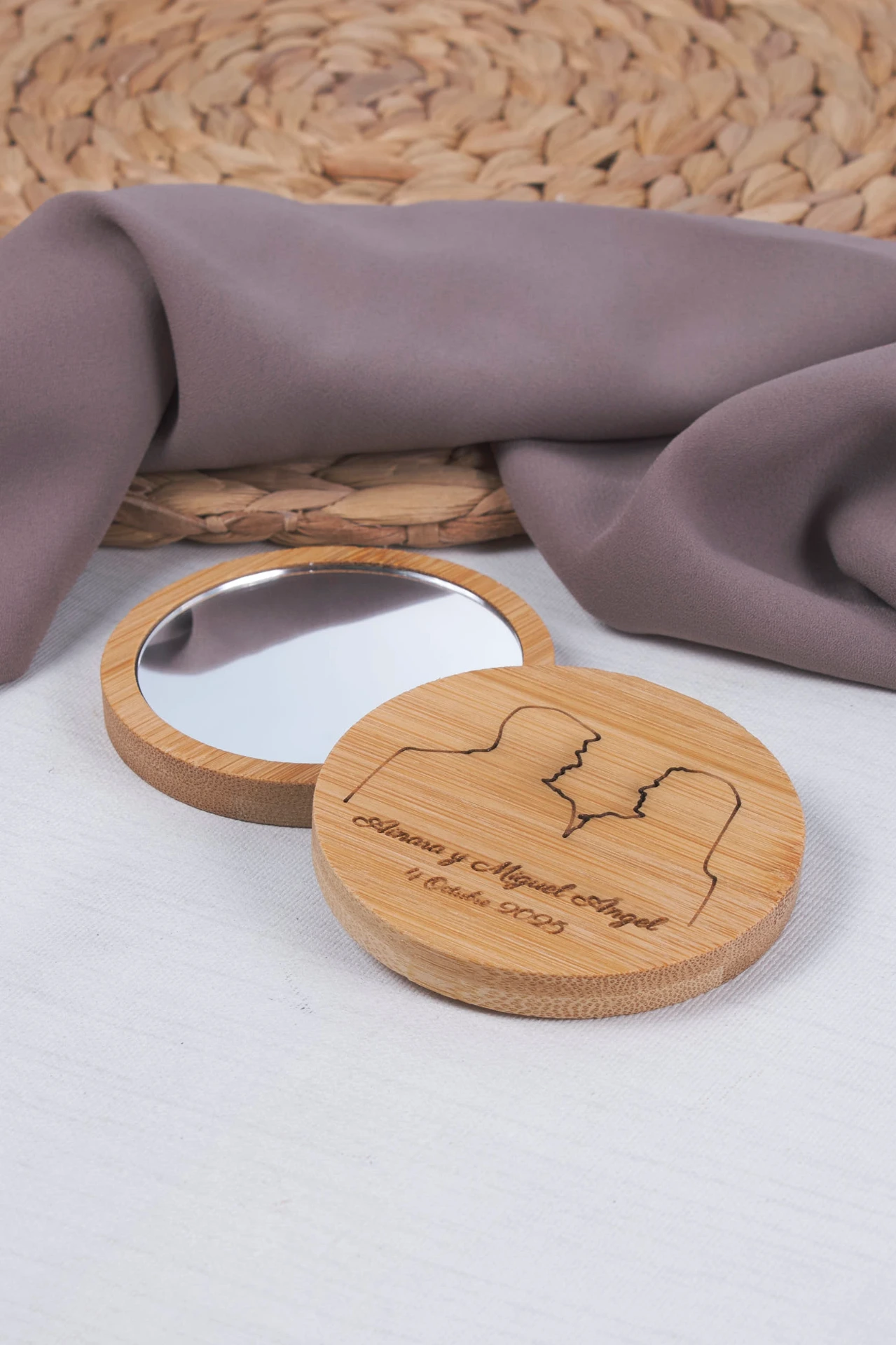 Reflejo con encanto · Espejo bambú personalizado