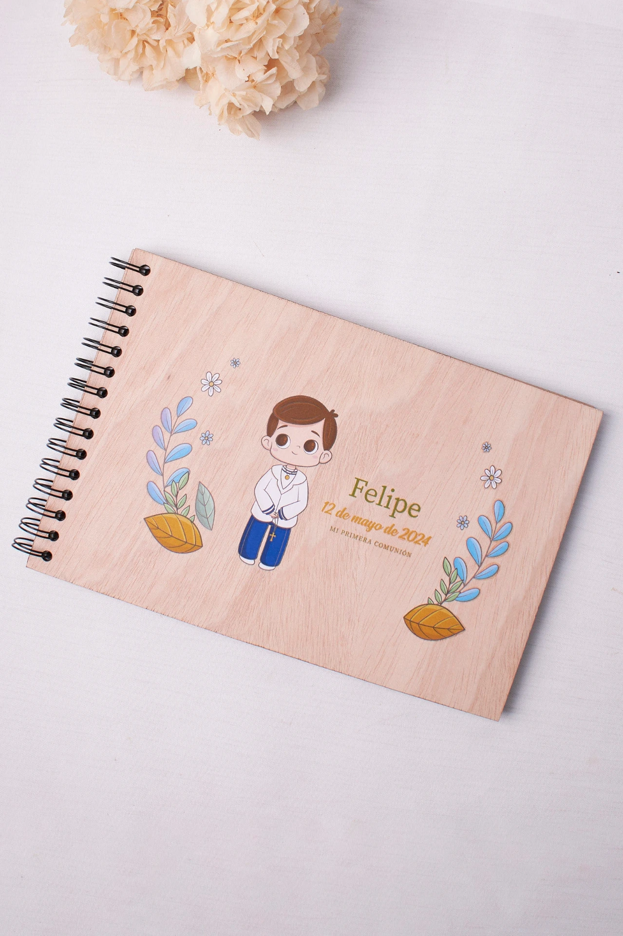 Su ilustración, su gran recuerdo · Álbum de firmas comunión madera 20x30