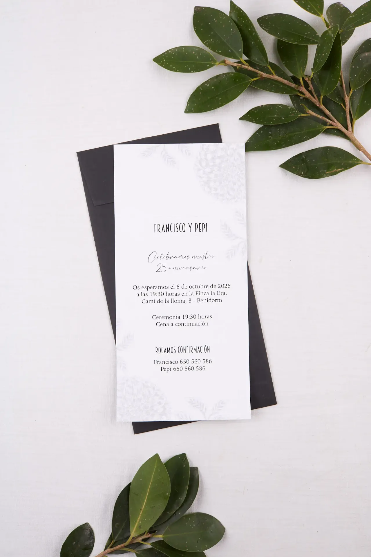 Invitación de boda Silver Dahlia
