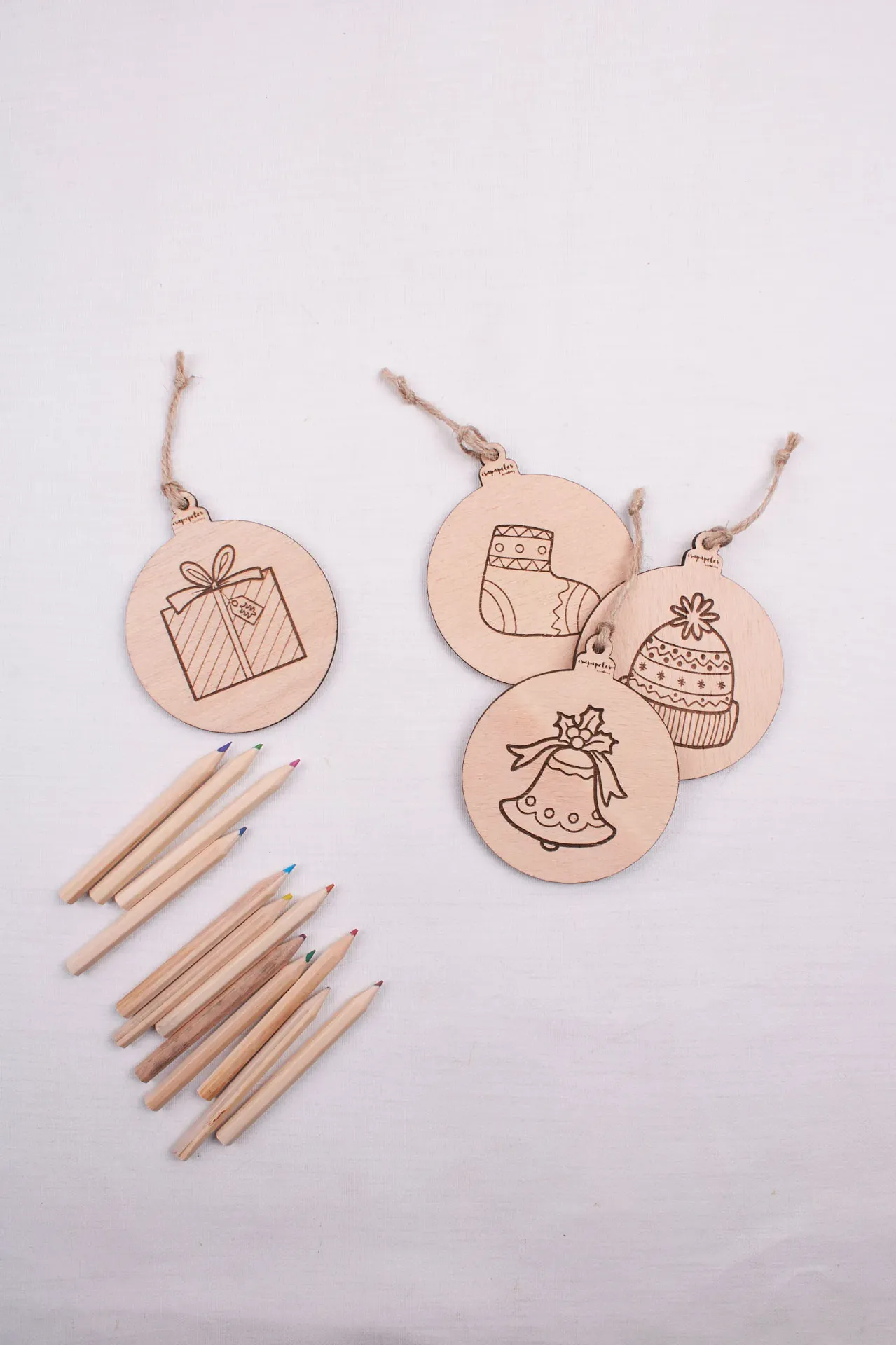 Navidad para crear · Pack 4 bolas de navidad para pintar
