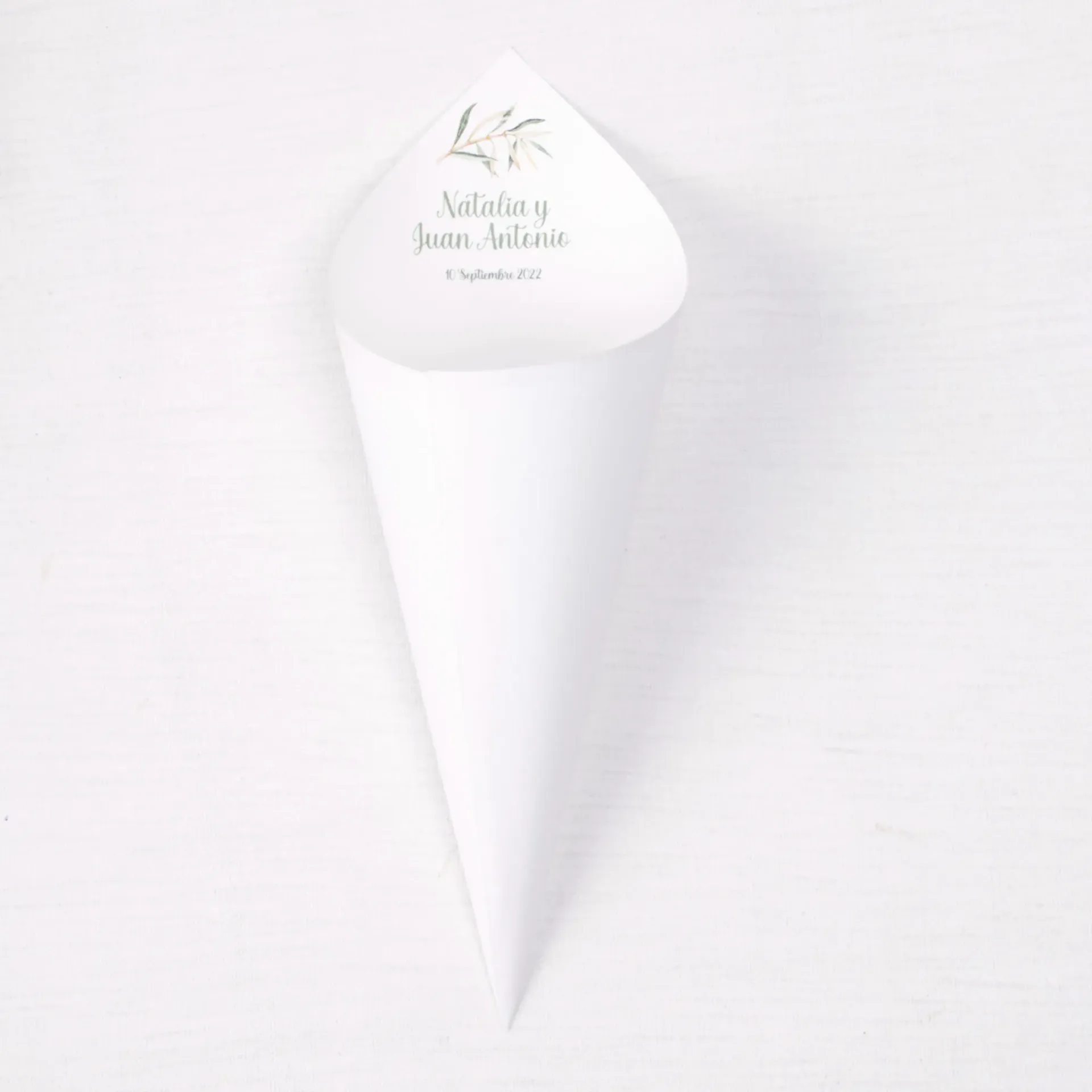 Olivo y elegancia · Cono olivo verde (PEQUEÑO- ideal para flor seca)