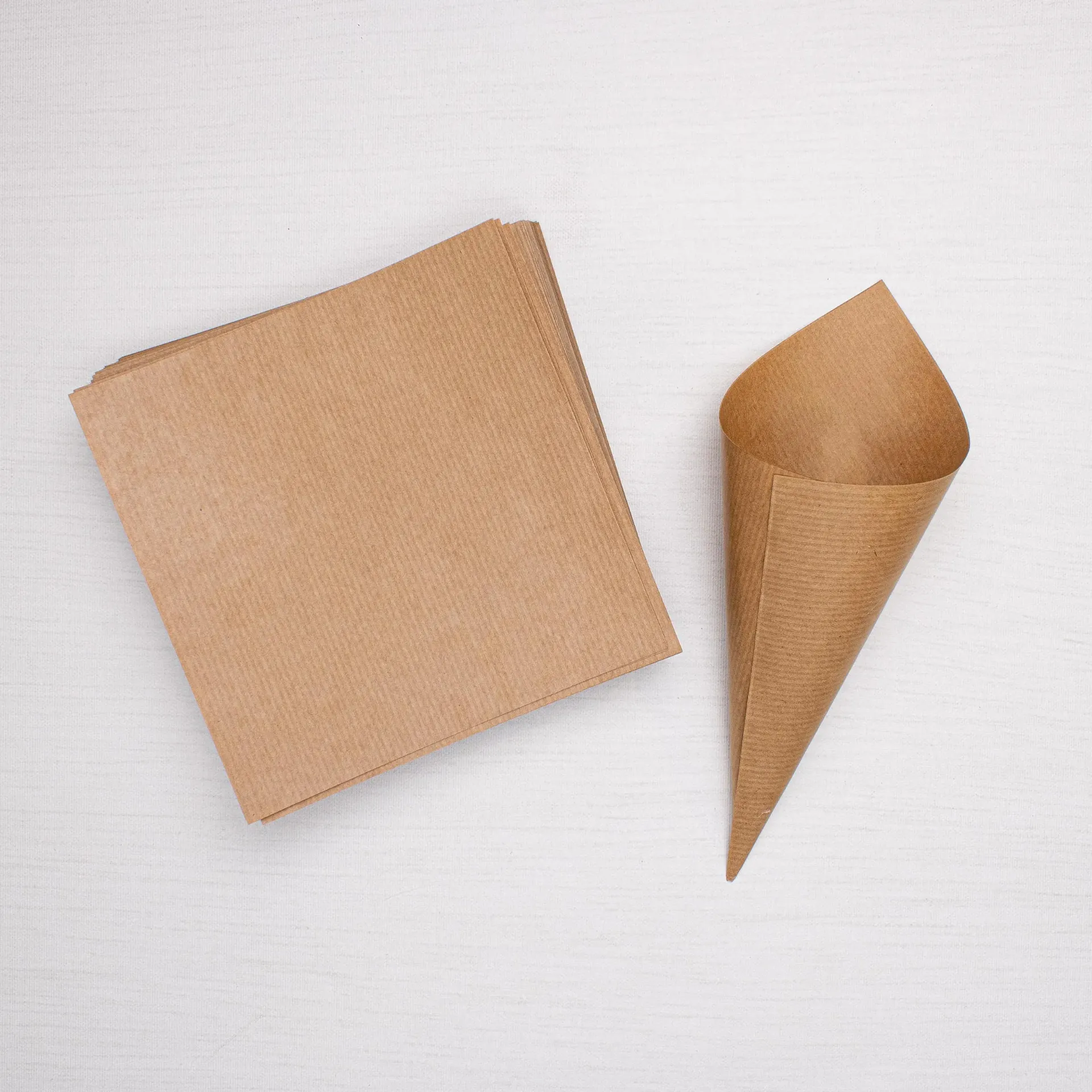 Kraft natural para crear · Papel kraft para cono (PEQUEÑO- ideal para flor seca)
